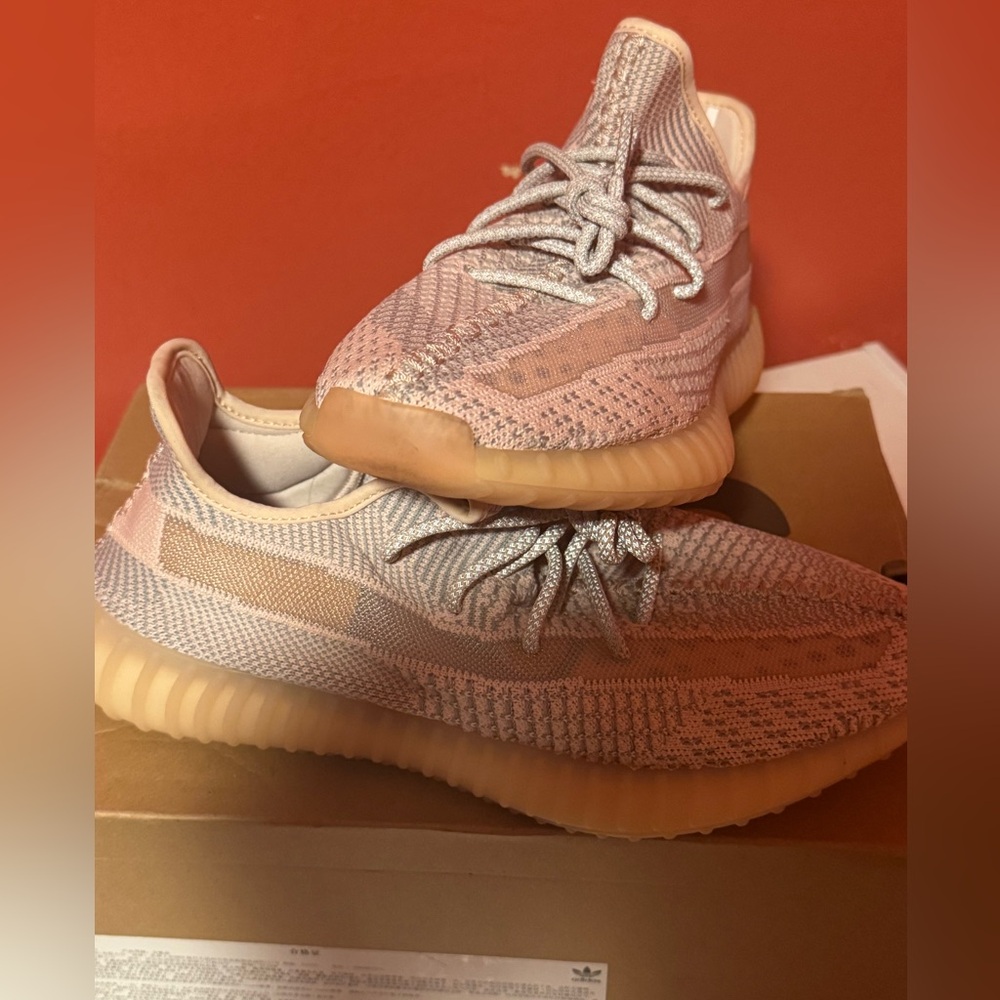 Adidas Yeezy Boost 350 V2 Box